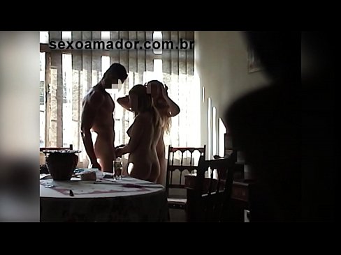 ❤️ Inimbitahan ng mga sex friends ang isang higanteng lalaki at isang threesome kasama niya ️❌ dekalidad na sex sa amin ❤