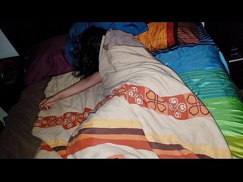 ❤️ Pinupunasan ng stepson ang kanyang batang madrasta habang natutulog ito. ️❌ dekalidad na sex sa amin ❤